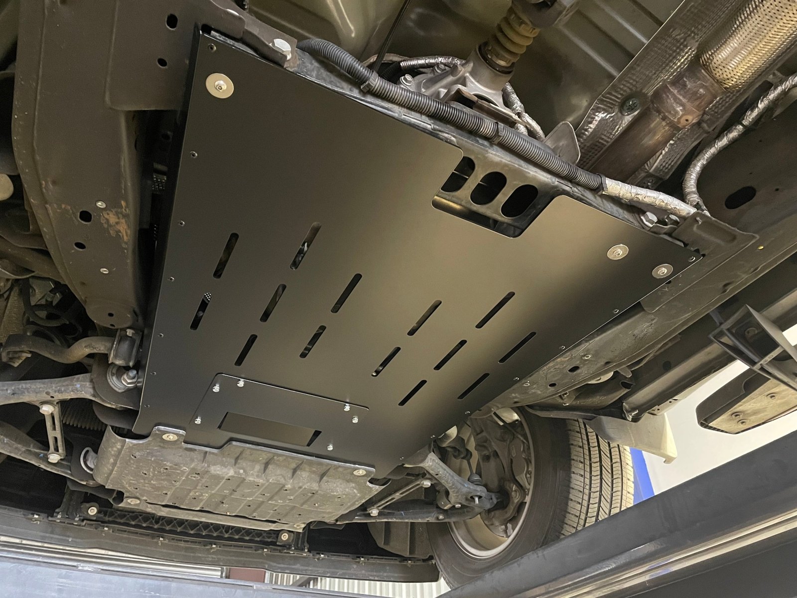 Chevrolet Tahoe/Suburban & GMC Yukon/Yukon XL Catalytic Converter Guard (2021-2026) VERSION 2