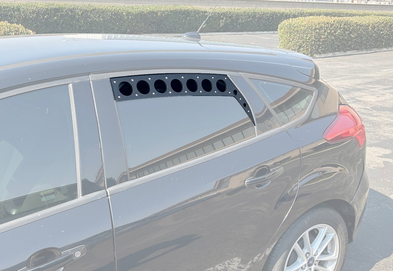 Ford Focus SE / ST / RS (2011-2018) Rear Window Vents (PAIR) - Hatchbacks