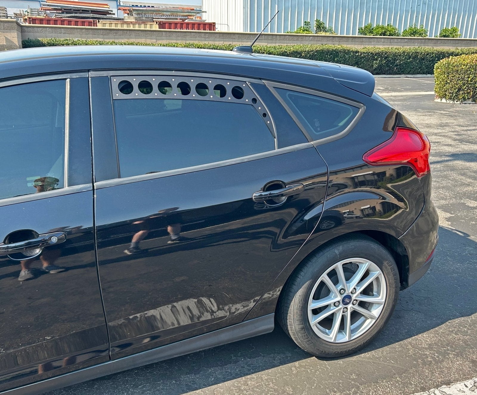 Ford Focus SE / ST / RS (2011-2018) Rear Window Vents (PAIR) - Hatchbacks